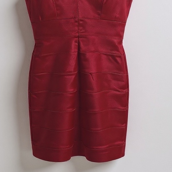 ANTONIO MELANI Red V Neck Sheath Bandage Dress Size 0 Cocktail Satin Holiday - Picture 7 of 9